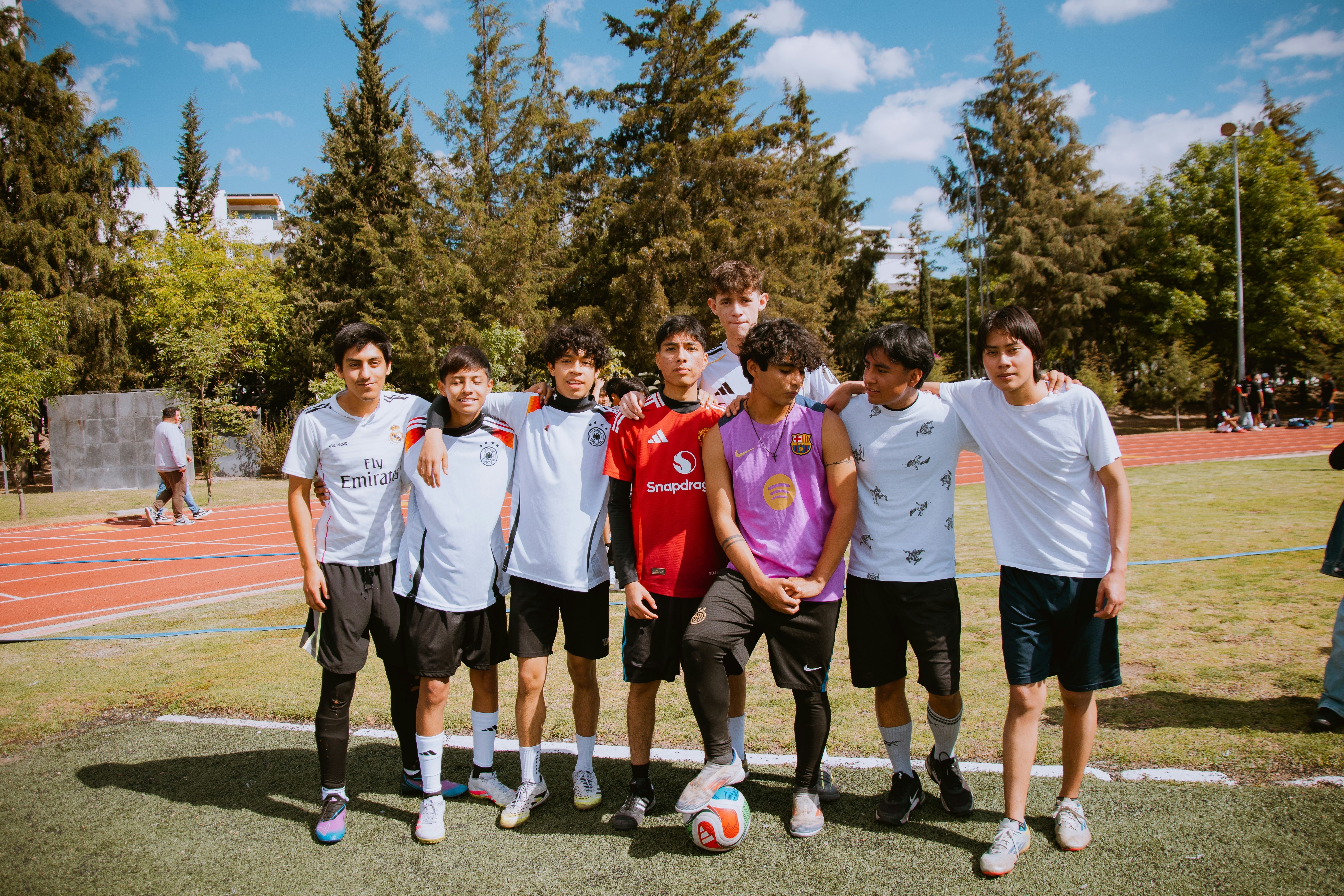 “红色志愿引擎” ，这是F1中国大奖赛的一抹亮色