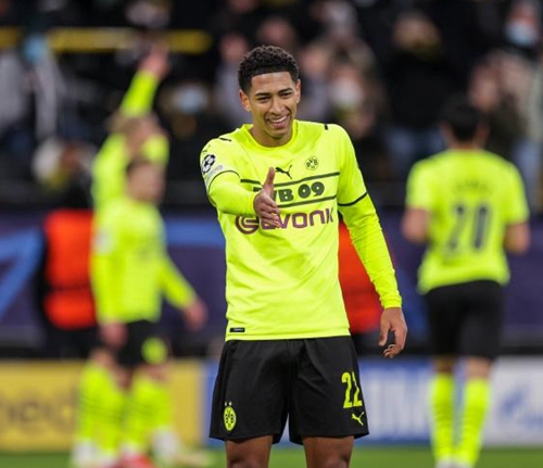 而是年轻一 而是年轻一